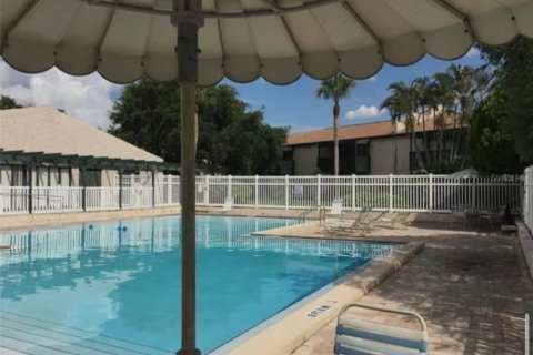Condo in Saint Petersburg, Florida, 1 bedroom № 2232804 - photo 23