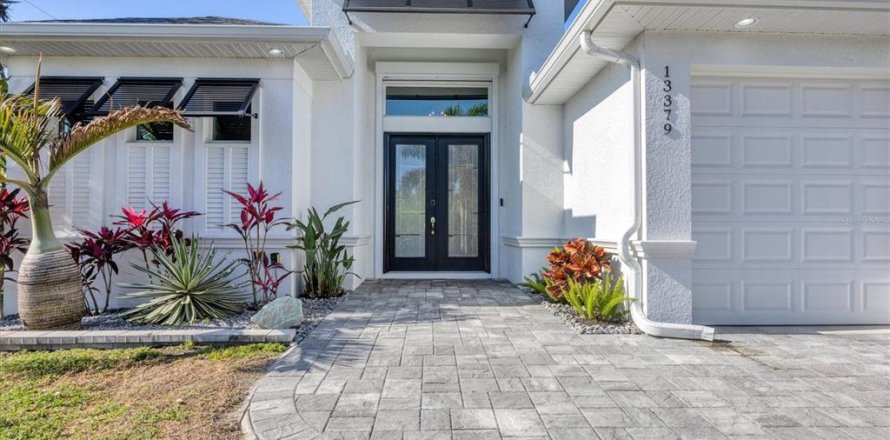 Casa en Port Charlotte, Florida 3 dormitorios, 166.85 m2 № 1719771
