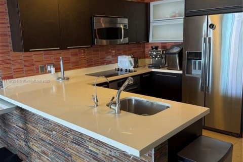 Купить кондоминиум в Майами, Флорида 2 спальни, 101.54м2, № 1986446 - фото 19