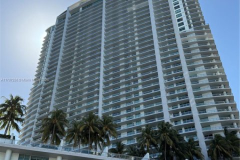 Купить кондоминиум в Майами, Флорида 2 спальни, 101.54м2, № 1986446 - фото 1