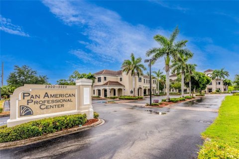 Commercial property in North Port, Florida 2606.09 sq.m. № 2200518