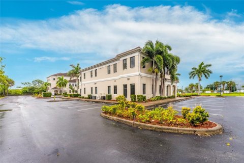 Commercial property in North Port, Florida 2606.09 sq.m. № 2200518 - photo 17