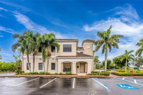 Commercial property in North Port, Florida 2606.09 sq.m. № 2200518 - photo 2