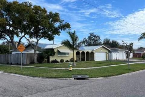 Casa en venta en Saint Petersburg, Florida, 3 dormitorios, 212.75 m2 № 2387484 - foto 6