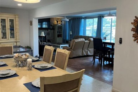 Casa en venta en Saint Petersburg, Florida, 3 dormitorios, 212.75 m2 № 2387484 - foto 12