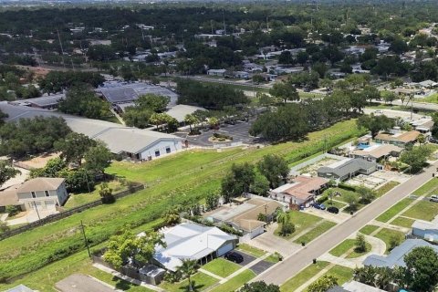 Casa en venta en Saint Petersburg, Florida, 3 dormitorios, 212.75 m2 № 2387484 - foto 28