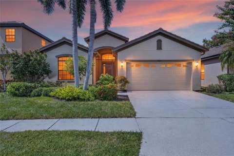 House in Apollo Beach, Florida 3 bedrooms, 202.43 sq.m. № 2393810 - photo 6