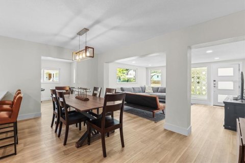 House in Tampa, Florida 4 bedrooms, 224.17 sq.m. № 2233936 - photo 8
