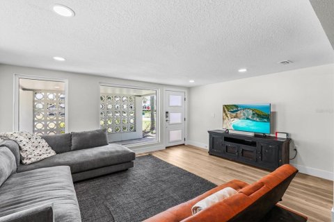House in Tampa, Florida 4 bedrooms, 224.17 sq.m. № 2233936 - photo 6