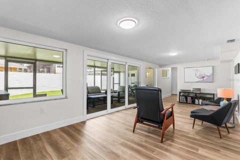 House in Tampa, Florida 4 bedrooms, 224.17 sq.m. № 2233936 - photo 20