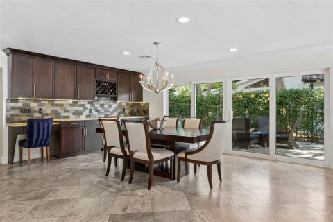 House in Windermere, Florida 6 bedrooms, 451.32 sq.m. № 2217081 - photo 22
