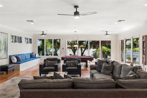 House in Windermere, Florida 6 bedrooms, 451.32 sq.m. № 2217081 - photo 10