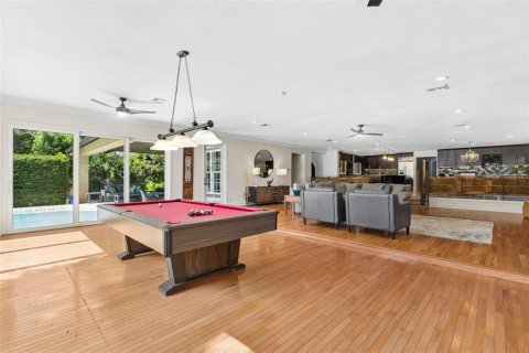 House in Windermere, Florida 6 bedrooms, 451.32 sq.m. № 2217081 - photo 12