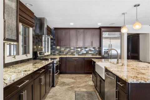 House in Windermere, Florida 6 bedrooms, 451.32 sq.m. № 2217081 - photo 30