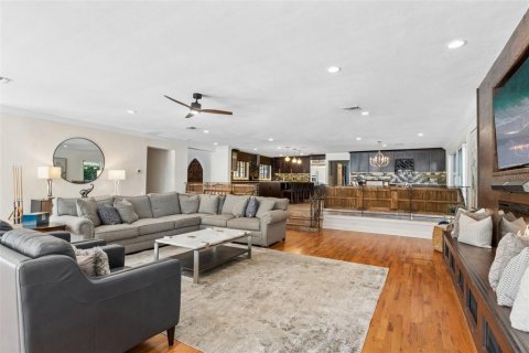 House in Windermere, Florida 6 bedrooms, 451.32 sq.m. № 2217081 - photo 8