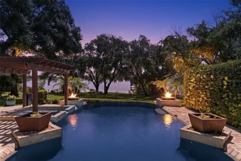House in Windermere, Florida 6 bedrooms, 451.32 sq.m. № 2217081 - photo 2