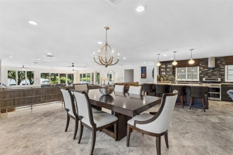 House in Windermere, Florida 6 bedrooms, 451.32 sq.m. № 2217081 - photo 18