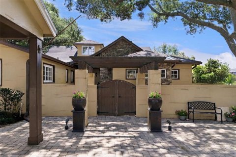 House in Windermere, Florida 6 bedrooms, 451.32 sq.m. № 2217081 - photo 3