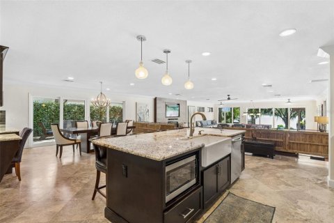 House in Windermere, Florida 6 bedrooms, 451.32 sq.m. № 2217081 - photo 26