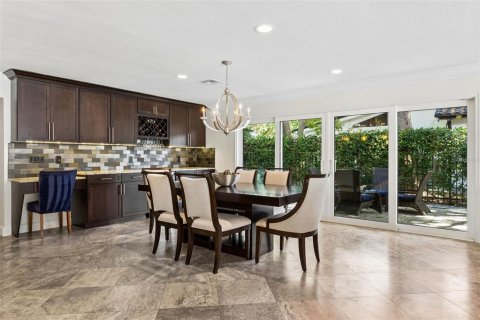House in Windermere, Florida 6 bedrooms, 451.32 sq.m. № 2217081 - photo 20