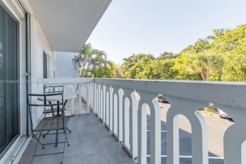 Купить кондоминиум в Корал-Гейблс, Флорида 1 спальня, 75.07м2, № 1996928 - фото 13