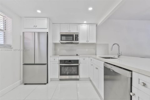 Купить кондоминиум в Корал-Гейблс, Флорида 1 спальня, 75.07м2, № 1996928 - фото 3