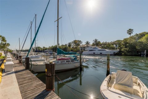 Кондоминиум с 1 спальней в Корал-Гейблс, Флорида № 1996928