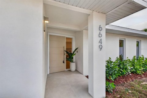 Casa en venta en Saint Petersburg, Florida, 3 dormitorios, 163.23 m2 № 2201207 - foto 2