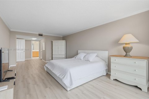 Снять в аренду кондоминиум в Форт-Лодердейл, Флорида 2 спальни, 139.35м2, № 2006924 - фото 28