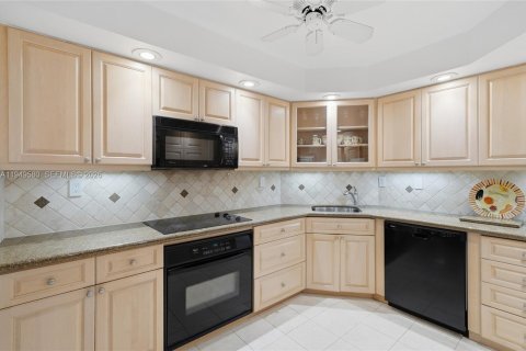 Снять в аренду кондоминиум в Форт-Лодердейл, Флорида 2 спальни, 139.35м2, № 2006924 - фото 12