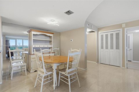 Снять в аренду кондоминиум в Форт-Лодердейл, Флорида 2 спальни, 139.35м2, № 2006924 - фото 8