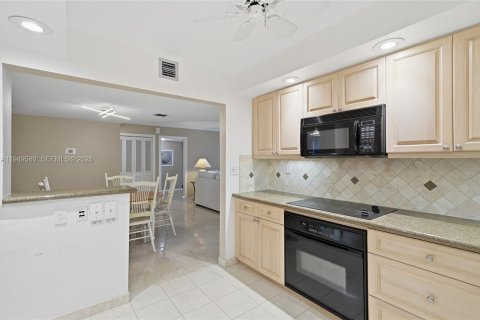 Снять в аренду кондоминиум в Форт-Лодердейл, Флорида 2 спальни, 139.35м2, № 2006924 - фото 14