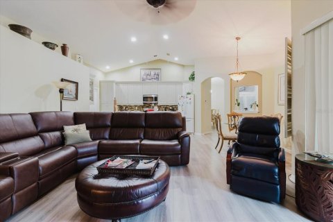 House in Riverview, Florida 4 bedrooms, 218.23 sq.m. № 1879665 - photo 18