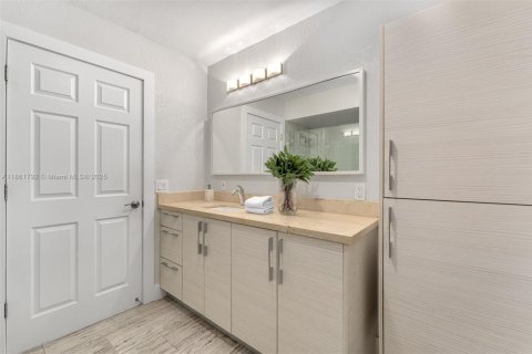 Villa ou maison à vendre à Pinecrest, Floride: 5 chambres, 334.36 m2 № 1928673 - photo 23