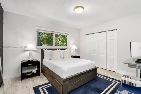 Villa ou maison à vendre à Pinecrest, Floride: 5 chambres, 334.36 m2 № 1928673 - photo 21