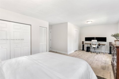 Villa ou maison à vendre à Pinecrest, Floride: 5 chambres, 334.36 m2 № 1928673 - photo 19