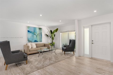 Villa ou maison à vendre à Pinecrest, Floride: 5 chambres, 334.36 m2 № 1928673 - photo 4