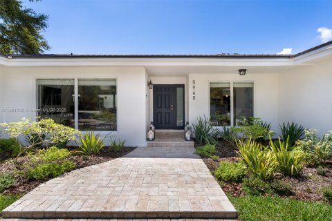 Villa ou maison à vendre à Pinecrest, Floride: 5 chambres, 334.36 m2 № 1928673 - photo 3