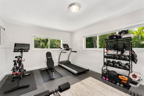 Villa ou maison à vendre à Pinecrest, Floride: 5 chambres, 334.36 m2 № 1928673 - photo 17