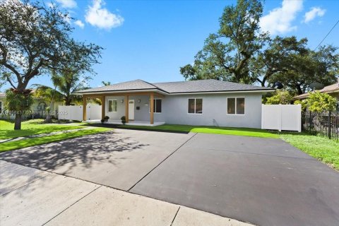 Villa ou maison à louer à South Miami, Floride: 4 chambres, 123.19 m2 № 1887154 - photo 21