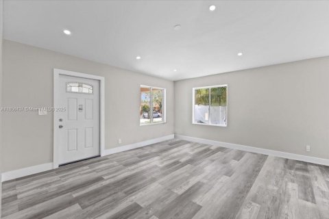 Villa ou maison à louer à South Miami, Floride: 4 chambres, 123.19 m2 № 1887154 - photo 3