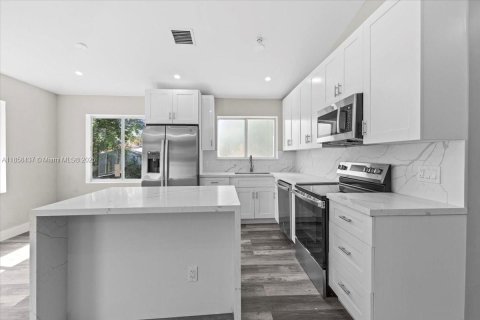 Villa ou maison à louer à South Miami, Floride: 4 chambres, 123.19 m2 № 1887154 - photo 5