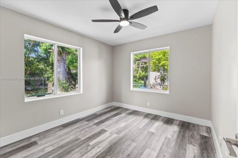 Villa ou maison à louer à South Miami, Floride: 4 chambres, 123.19 m2 № 1887154 - photo 12