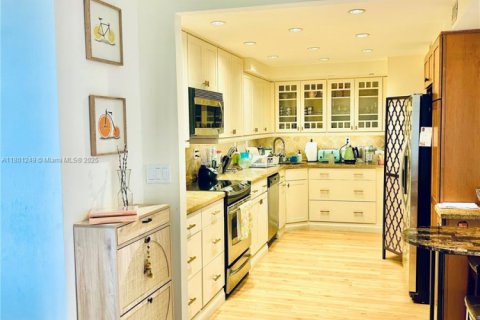 Купить кондоминиум в Халландейл-Бич, Флорида 2 спальни, 130.06м2, № 2012791 - фото 3