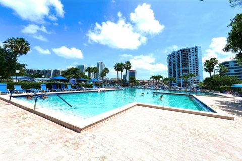 Купить кондоминиум в Халландейл-Бич, Флорида 2 спальни, 130.06м2, № 2012791 - фото 21