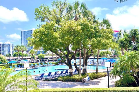 Купить кондоминиум в Халландейл-Бич, Флорида 2 спальни, 130.06м2, № 2012791 - фото 20