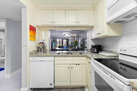 Condo in Sunrise, Florida, 2 bedrooms  № 1953452 - photo 6