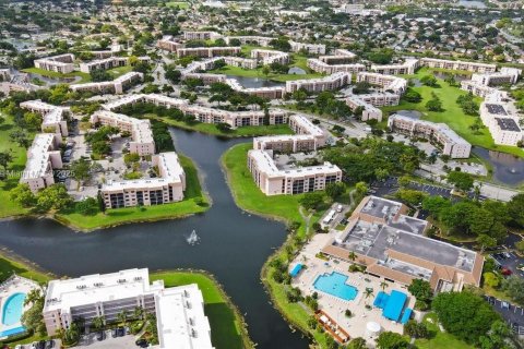 Condo in Sunrise, Florida, 2 bedrooms  № 1953452 - photo 25