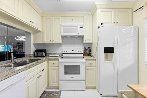 Condo in Sunrise, Florida, 2 bedrooms  № 1953452 - photo 4