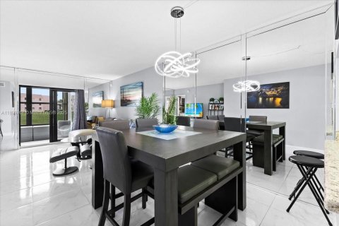 Condo in Sunrise, Florida, 2 bedrooms  № 1953452 - photo 7
